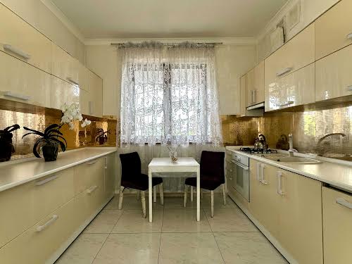 будинок за адресою с. Гатне, Кленова вул., 10
