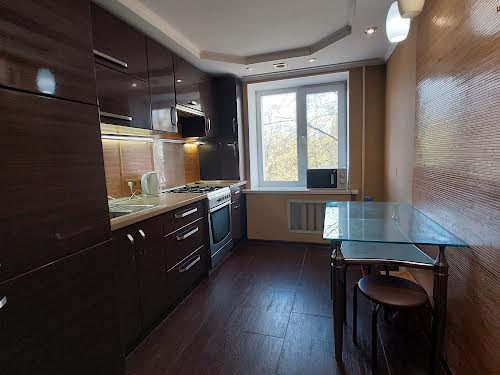 квартира за адресою Космонавтів вул., 68а
