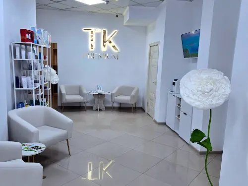 комерційна за адресою Дніпровська набережна вул., 26б