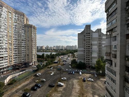 квартира за адресою Київ, Драгоманова вул., 23б