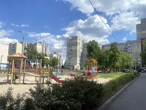 квартира за адресою Ревуцького вул., 35
