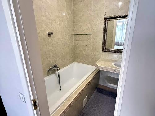 квартира за адресою Тролейбусна вул., 32