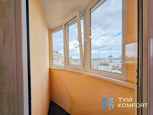 квартира за адресою Анни Ахматової вул., 48
