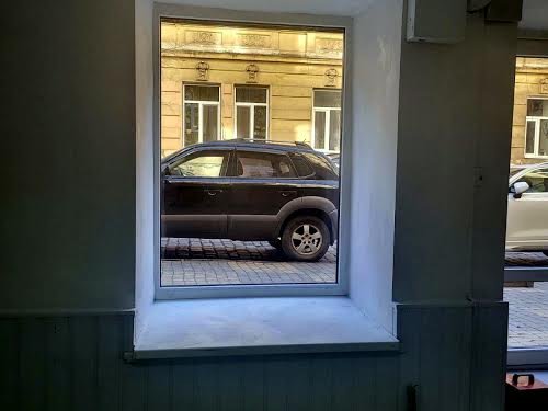 комерційна за адресою Глибока вул., 10