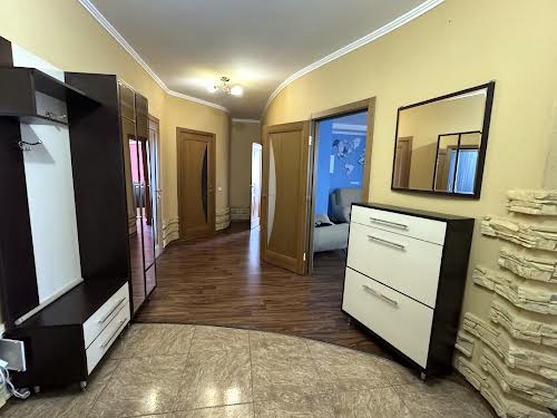 квартира за адресою Анни Ахматової вул., 47