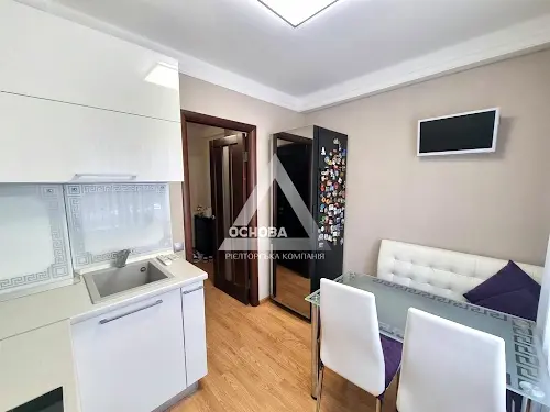 квартира за адресою Шкільна вул. (Героїв Сталінграда), 18