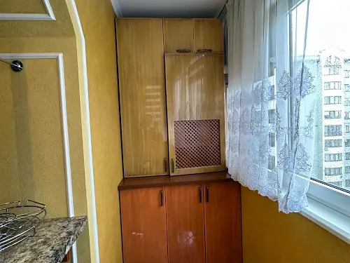 квартира за адресою Хотинська вул., 12