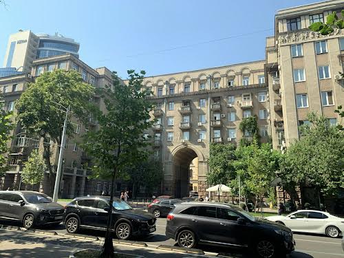 комерційна за адресою Пирогова вул., 2