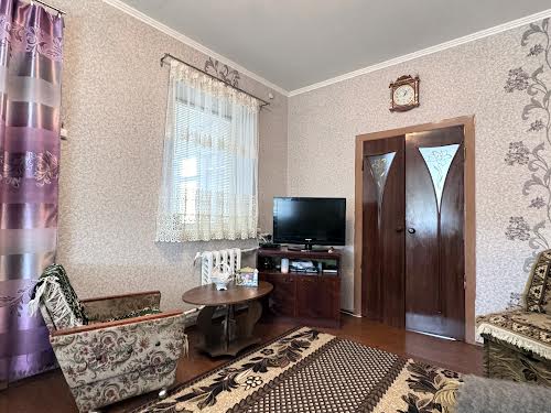 дом по адресу п. Першотравневое, Центральна, 1 