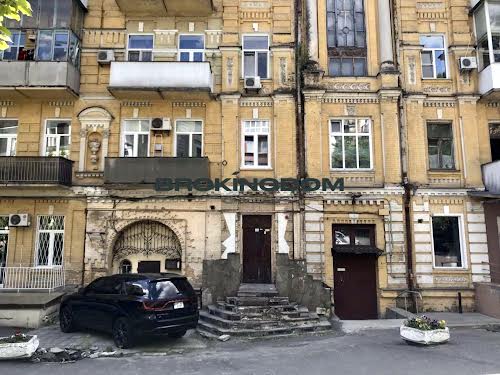 комерційна за адресою Саксаганського вул., 67