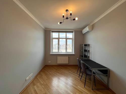 квартира за адресою Шота Руставелі вул., 27а