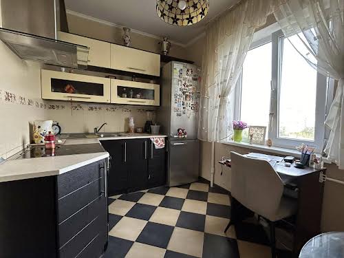 квартира за адресою Ревуцького вул., 11