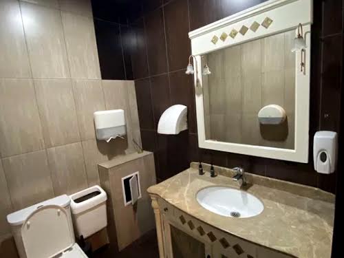 комерційна за адресою Чорновола вул., 80