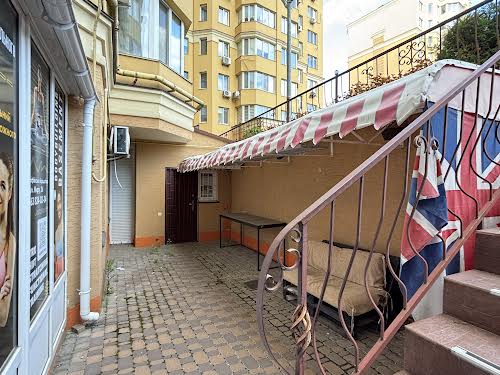 комерційна за адресою Миру вул., 36