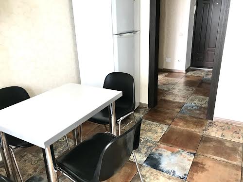 квартира по адресу Українська ул., 83 б