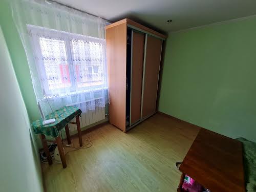комерційна за адресою пл. Злуки, 1