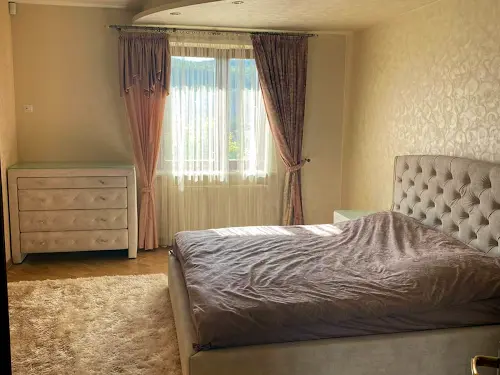 будинок за адресою Івасюка вул.
