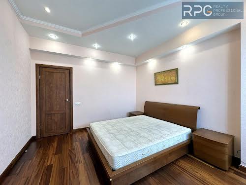 квартира за адресою Шота Руставелі вул., 44
