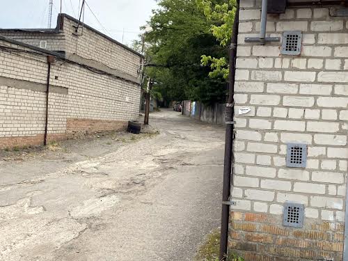 коммерческая по адресу Биологический пер., 12