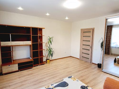 квартира за адресою Панаса Мирного вул., 24