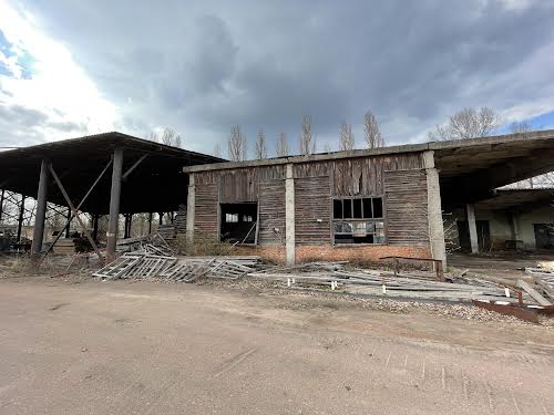 комерційна за адресою Любецька вул., 180