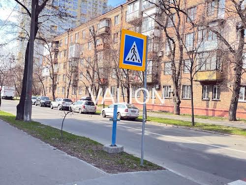 квартира за адресою Новодарницька вул., 13/18