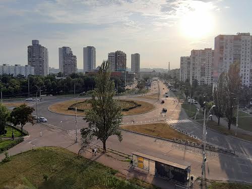 квартира за адресою Київ, Героїв полку 