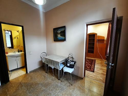 квартира за адресою Академіка Романа Кучера вул., 28
