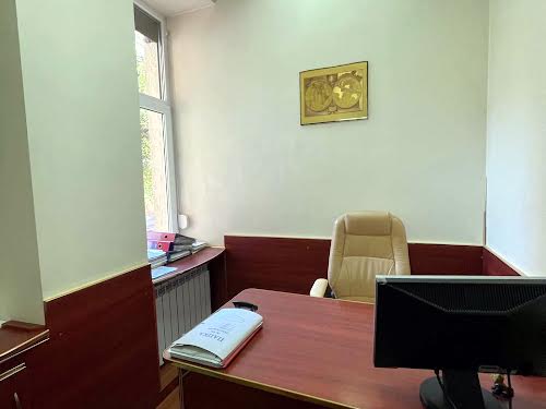 коммерческая по адресу Гетьмана Дорошенко ул. (Жовтневая), 30