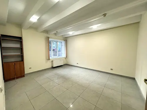 коммерческая по адресу Ярослава Пастернака ул., 4