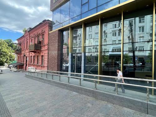 коммерческая по адресу Исполкомовская ул., 15-А