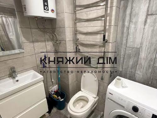 квартира за адресою Академіка Булаховського вул., 2