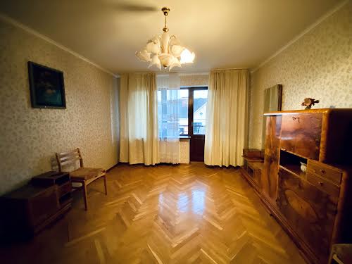 будинок за адресою с. Великі Дмитровичі, Київська