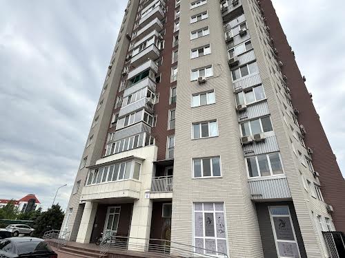 квартира за адресою Героїв полку 