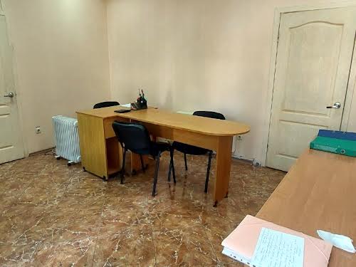 комерційна за адресою Космонавтів вул., 31