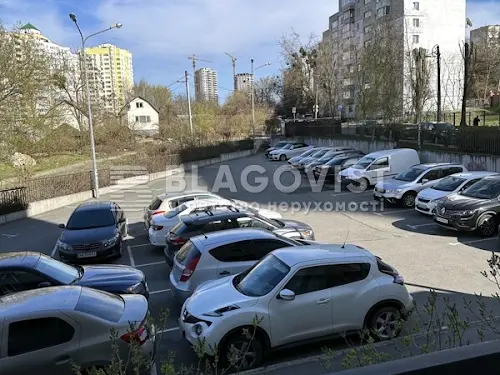 комерційна за адресою Феодосійська вул., 3в