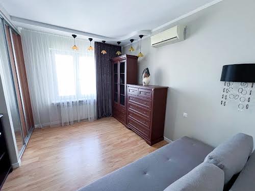 квартира за адресою Драгоманова вул., 1