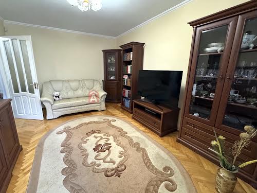 квартира за адресою Кирила Трильовського вул., 1