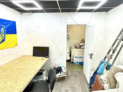 комерційна за адресою Лісового вул., 42
