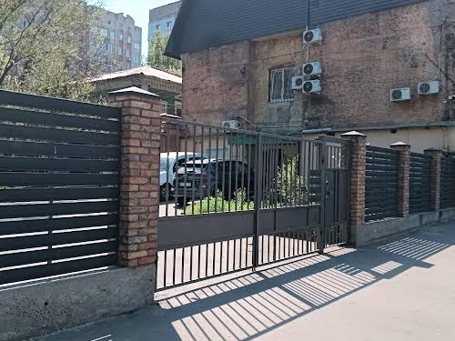 комерційна за адресою Батальйону 