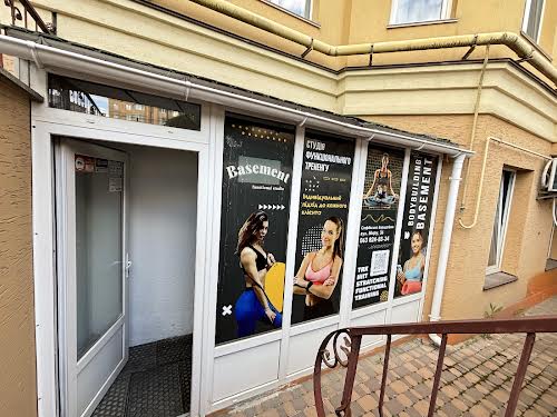 комерційна за адресою Миру вул., 36