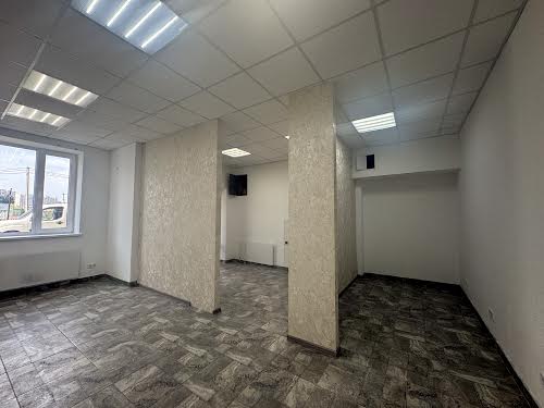 комерційна за адресою Машинобудівників вул., 31
