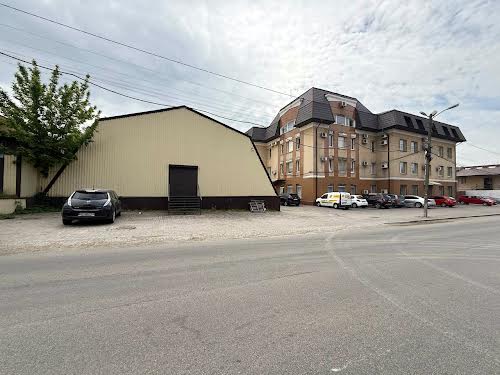 комерційна за адресою Універсальна вул., 6