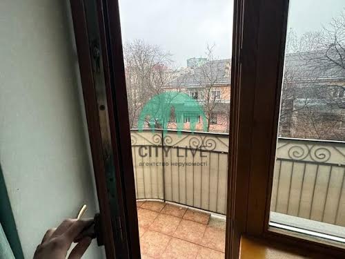 квартира за адресою Карпатської Січі вул., 8