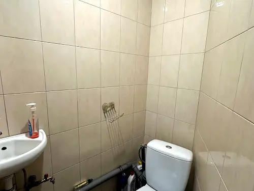 комерційна за адресою Різні пл., 4