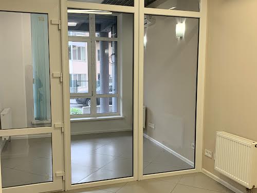 комерційна за адресою Михайла Максимовича вул. (Онуфрія Трутенка), 3-Г