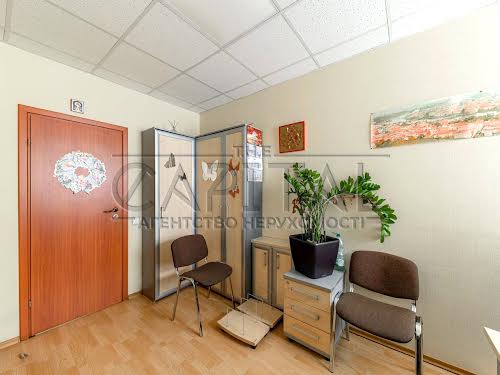 комерційна за адресою Саксаганського вул., 42