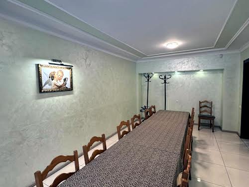 комерційна за адресою Зелена вул., 109