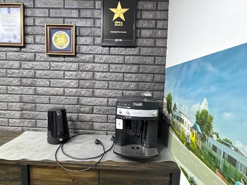 комерційна за адресою Центральна вул., 51в