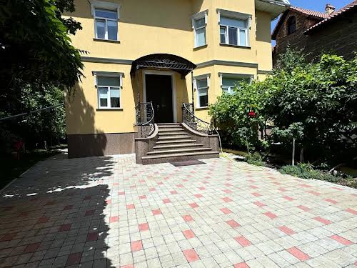 будинок за адресою Горіхова вул.